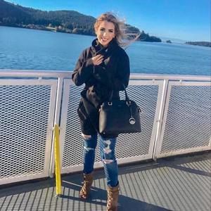 Meet your Posher, Eva